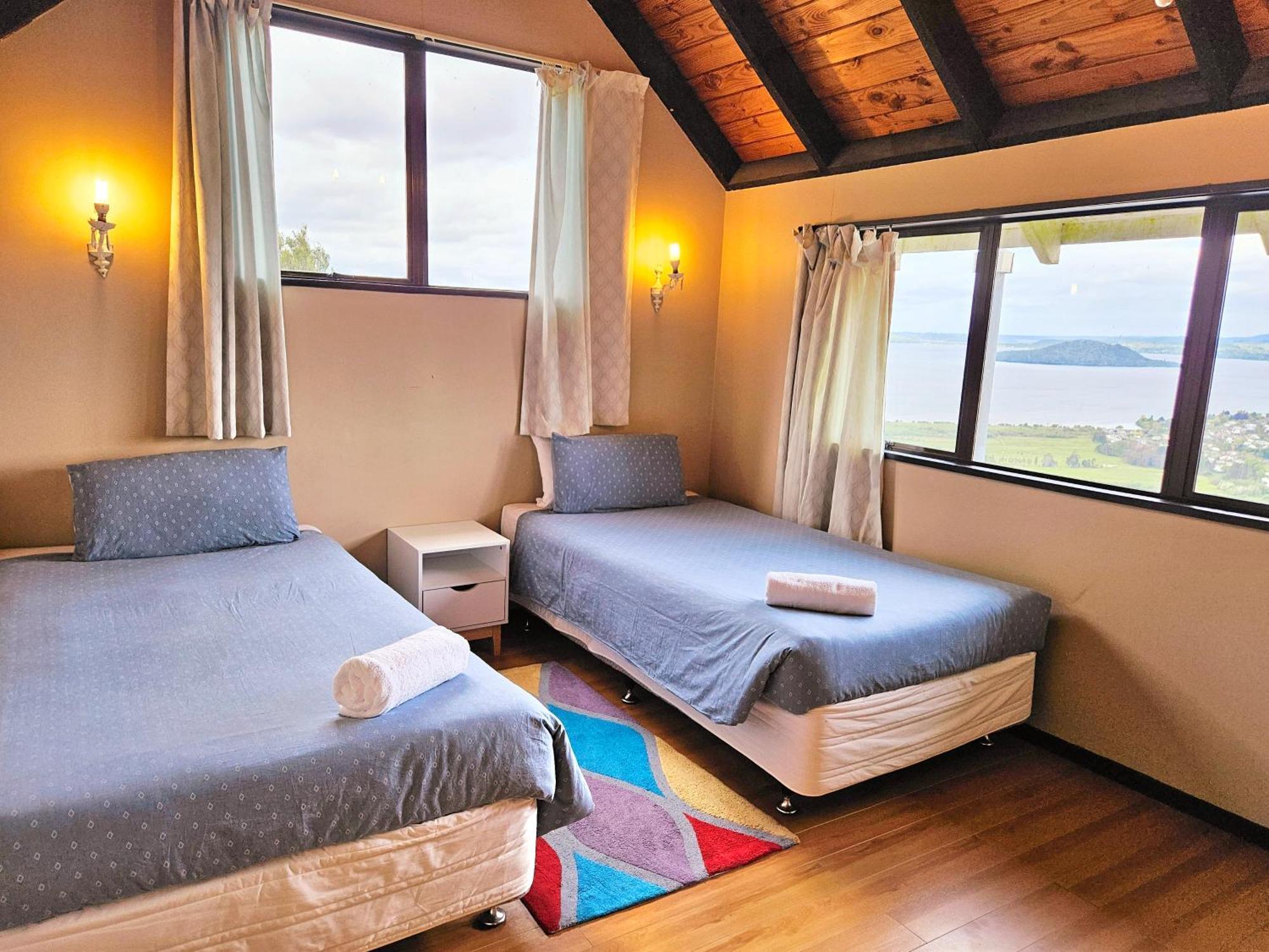 Aorangi Mountain Lodge โรโตรัว ภายนอก รูปภาพ